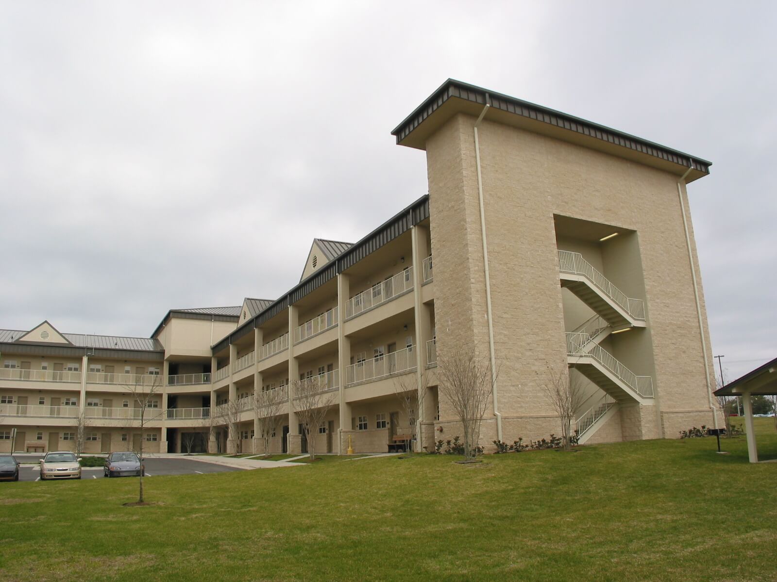 eglin-dorm-heffernan-holland-morgan-architecture